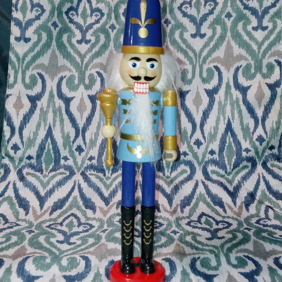 Multicolored nutcracker set - Picture 6 of 7